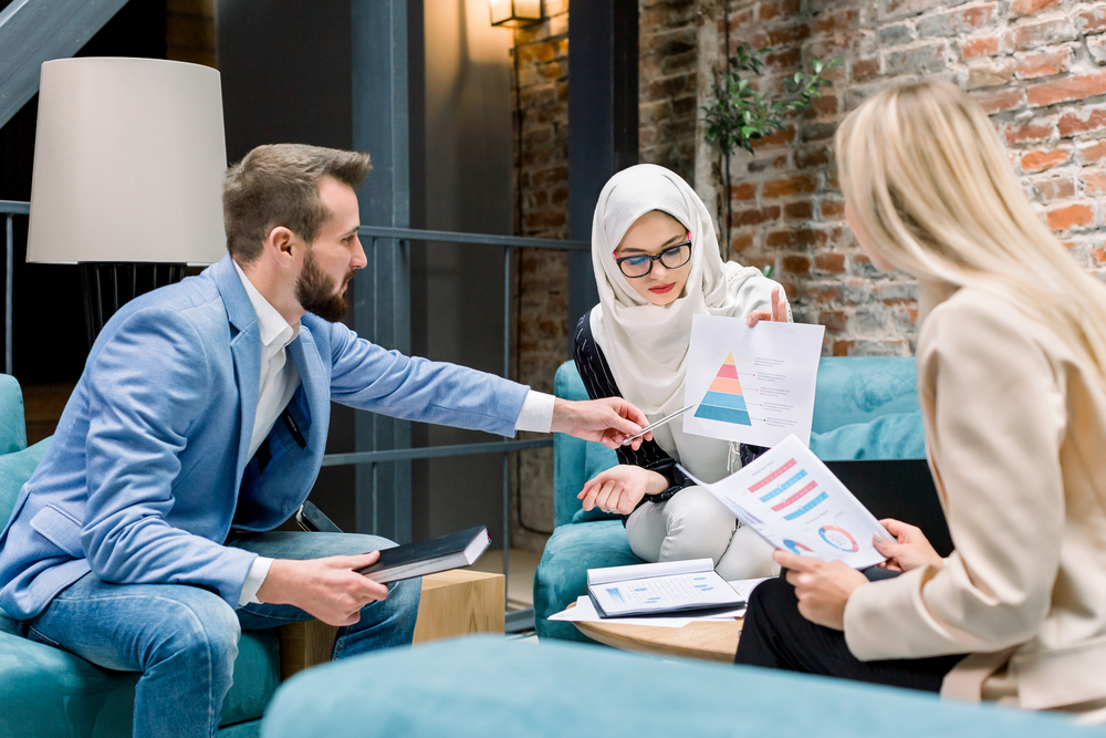 Three multiracial male and female business people 6W59ECS.jpg